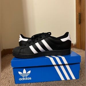 Adidas Superstars ✨Never Worn✨
